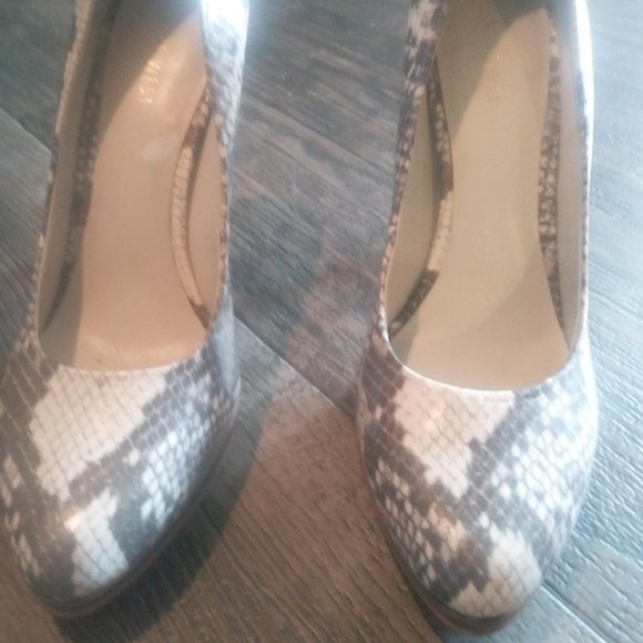 Snakeskin Heels - Picture 2 of 7